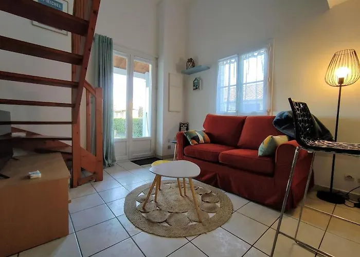 Charmante Maison De Vacances, 4p, Piscines, Proche Gohaud Hébergement de vacances *